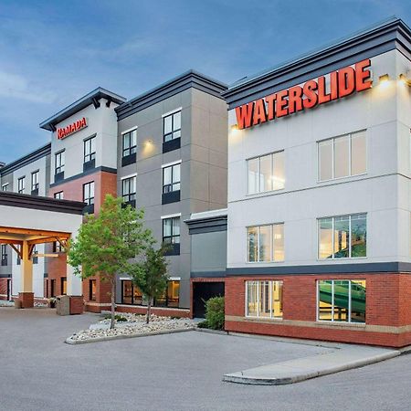 Ramada By Wyndham Cochrane Hotel Bagian luar foto