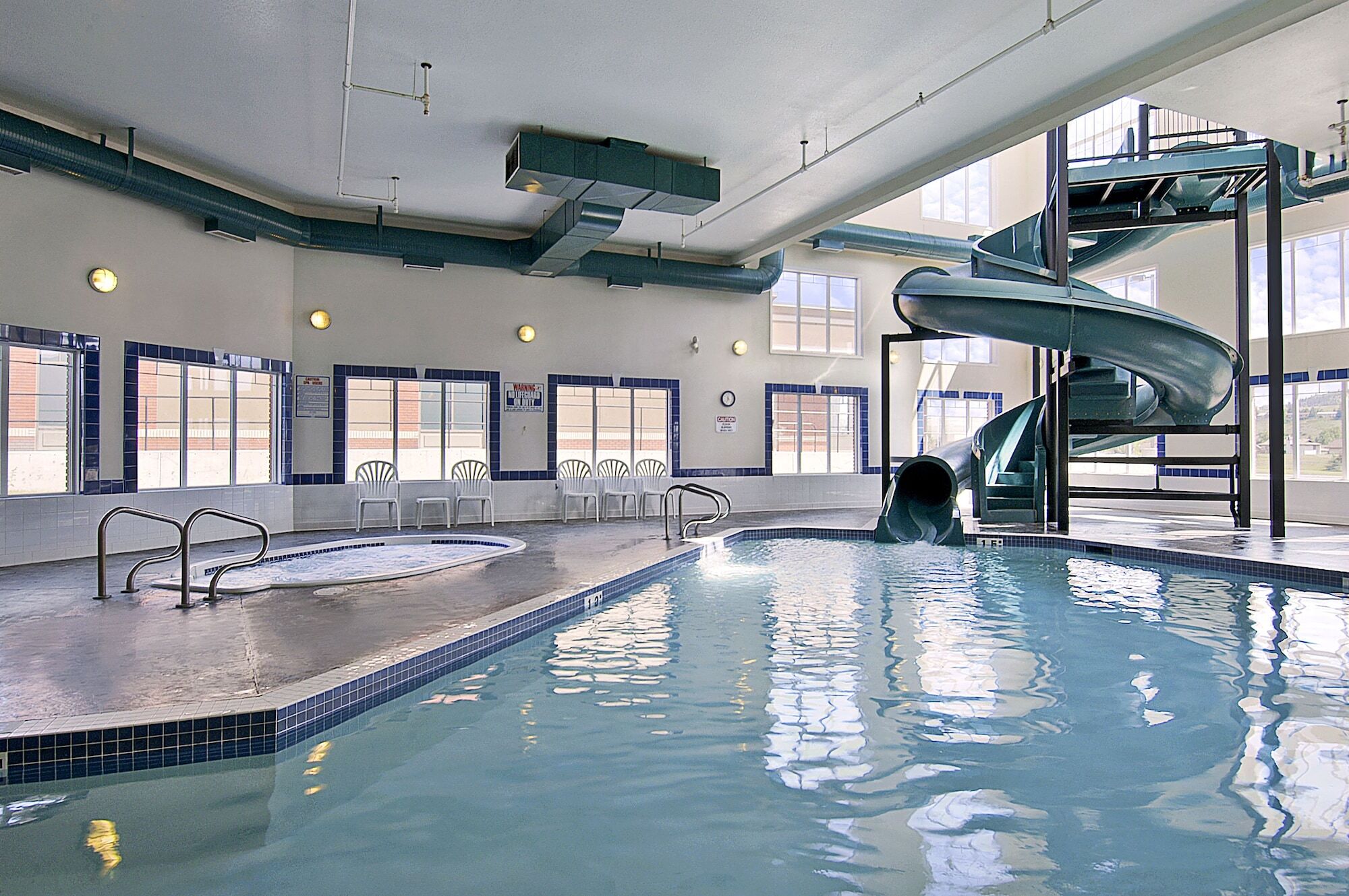 Ramada By Wyndham Cochrane Hotel Bagian luar foto
