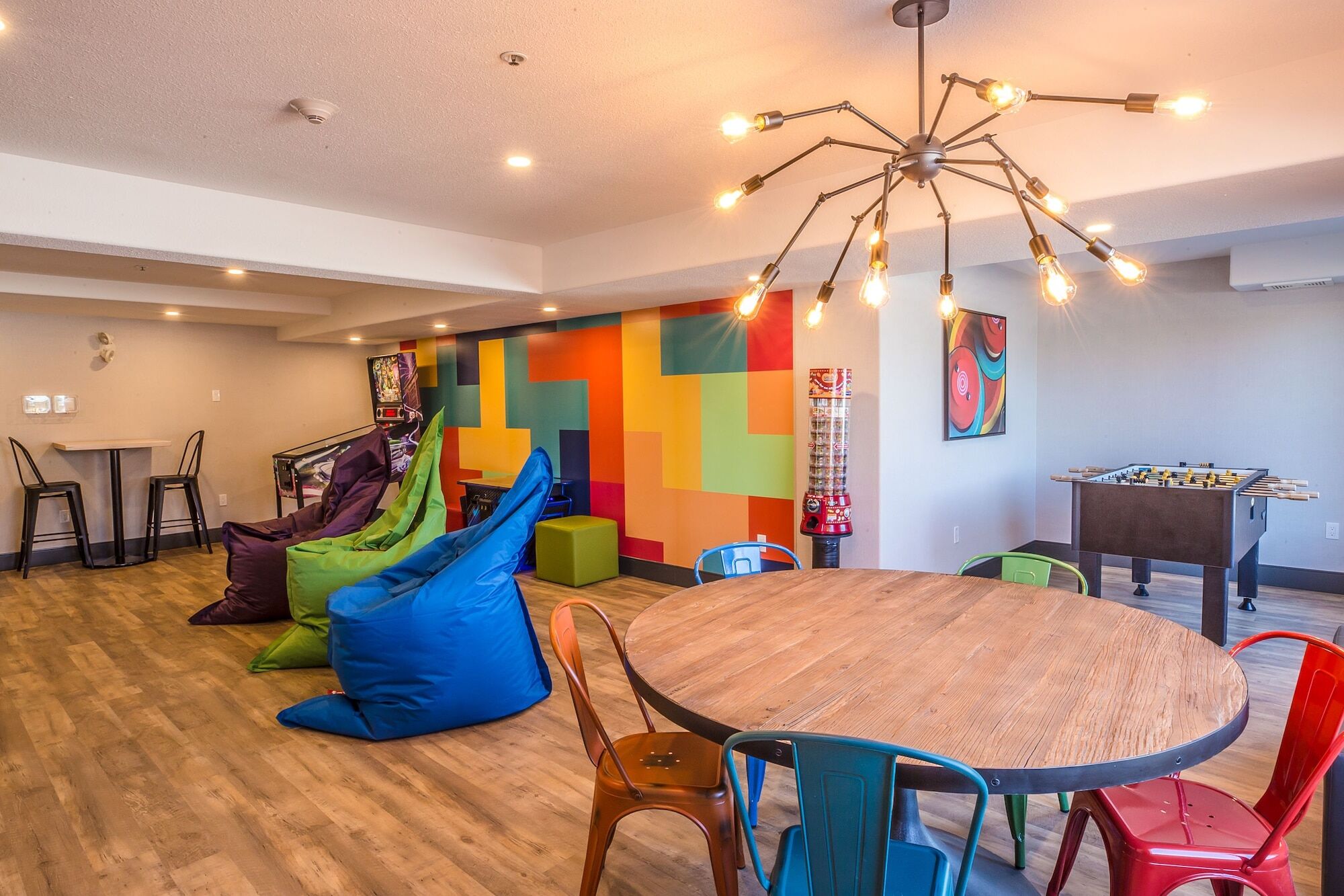 Ramada By Wyndham Cochrane Hotel Bagian luar foto